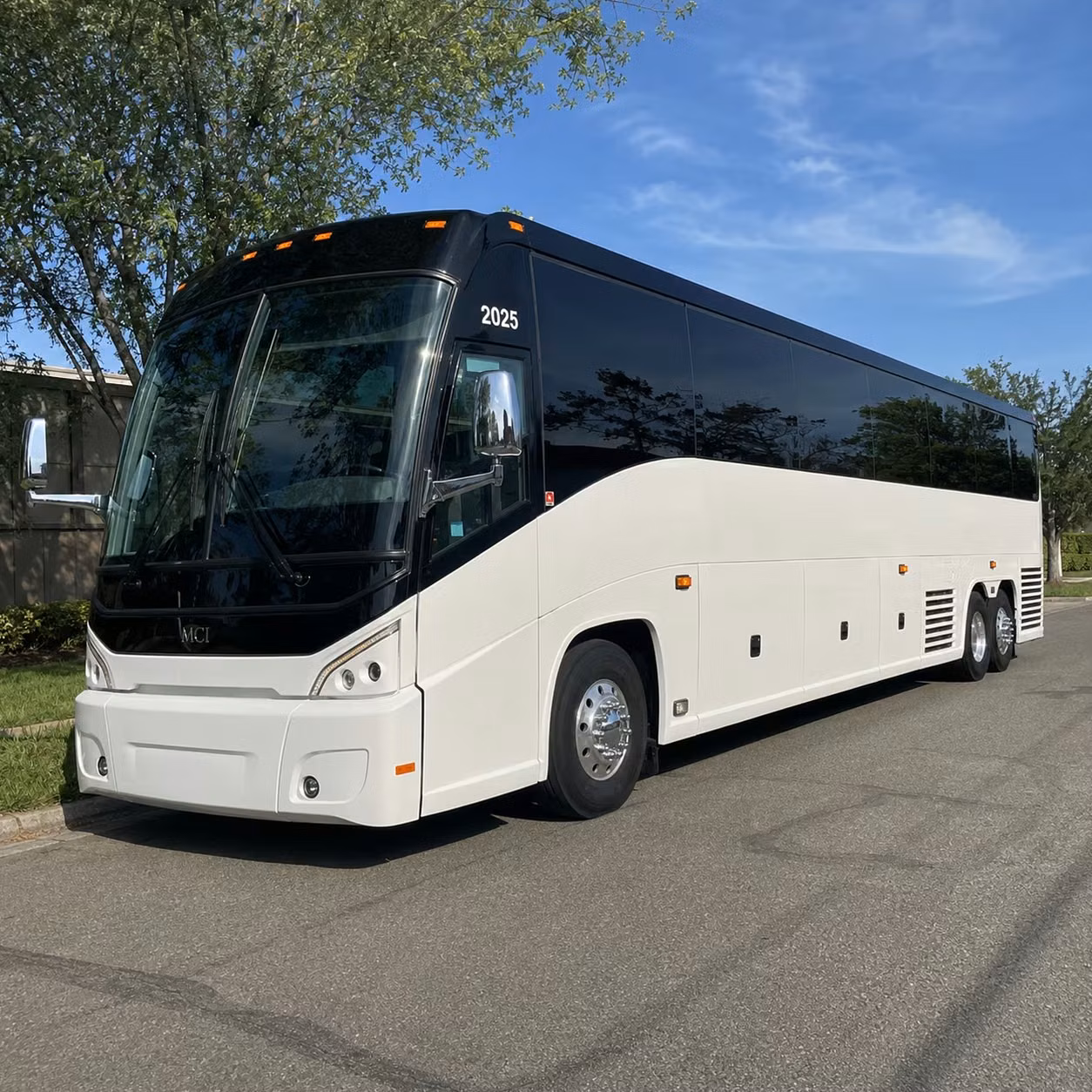 irvine corporate groups and university teams rely on long distance charter buses